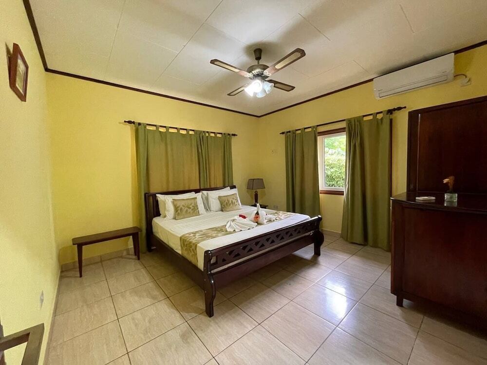 La Digue Holiday Villa by null