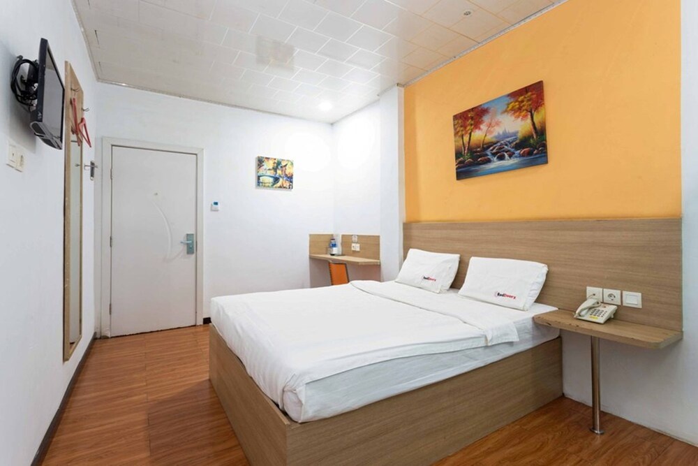 Suba Hotel by RedDoorz