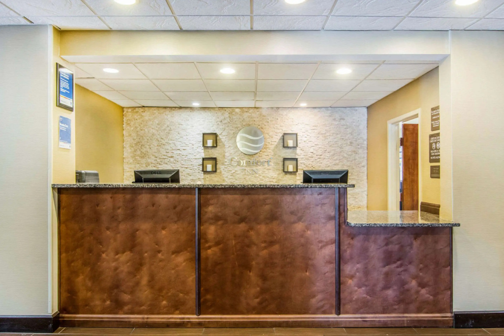Lobby & Reception