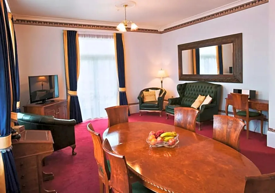 1 Bedroom Suite