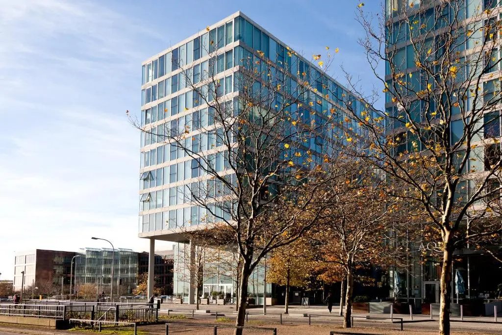 2 Bedroom 2 Bathroom Apartment in Central Milton Keynes with Free Parking and Smart TV - Contractors, Relocation, Business Travellers