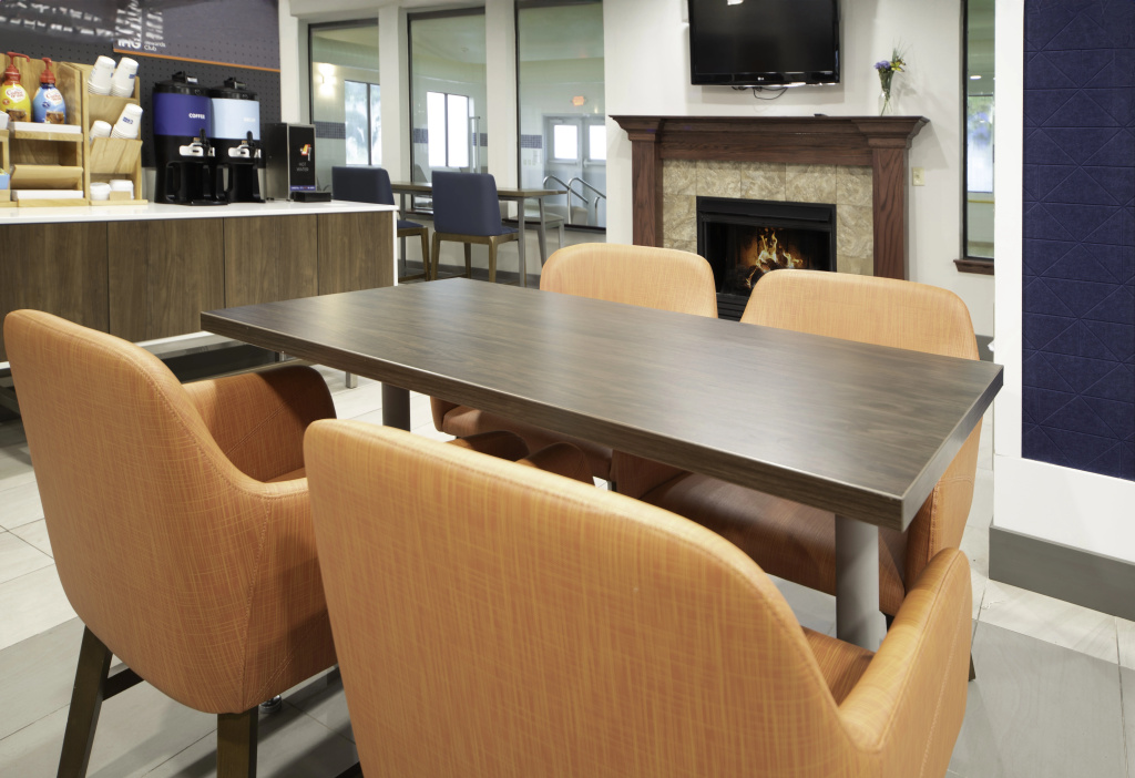Holiday Inn Express Hotel and Suites St. Charles by IHG - Général