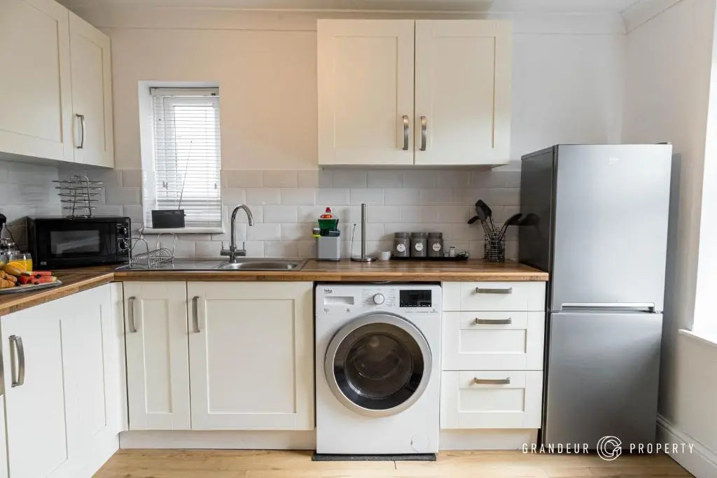 Quirky Newly Renovated Central Apartment with Parking