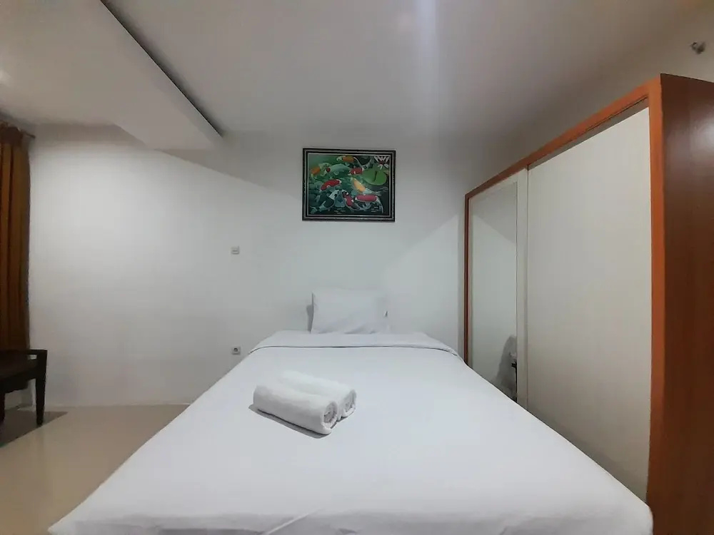 Homey And Comfort Stay Studio At Green Park Yogyakarta Apartment
