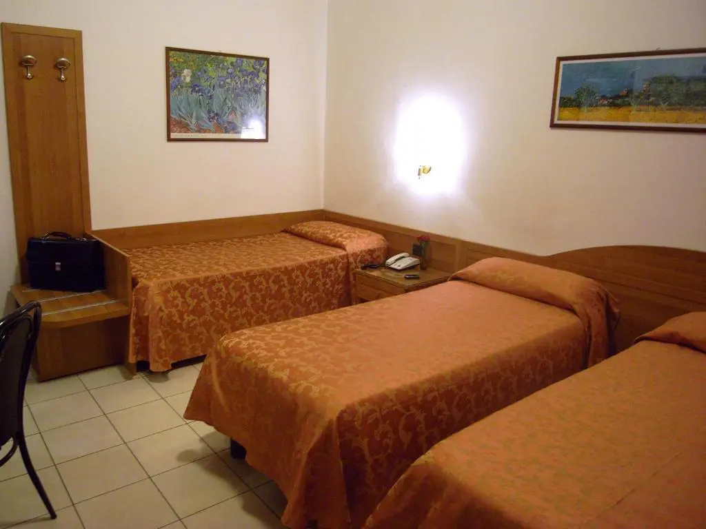 Standard Triple room