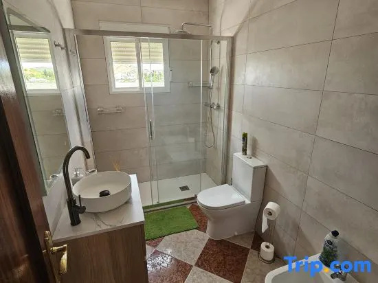 Charming 3-Bedroom Apartment in Scenic Málaga