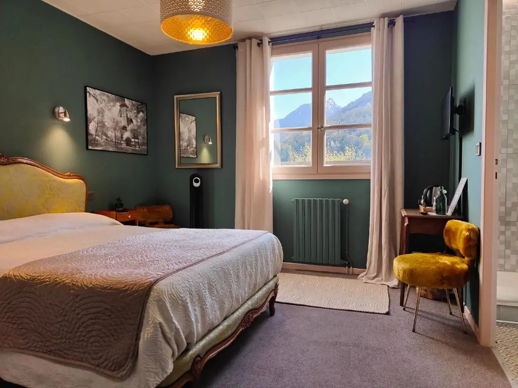 Standard Double room with mountain view (full double bed)