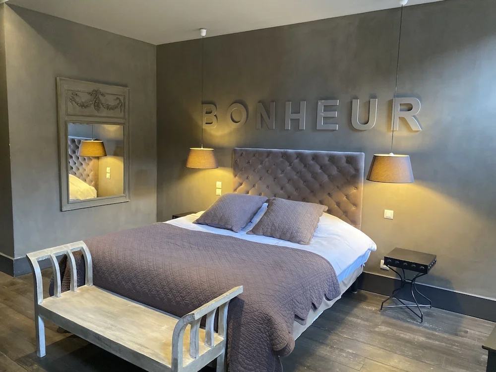 Deluxe Double room (full double bed)