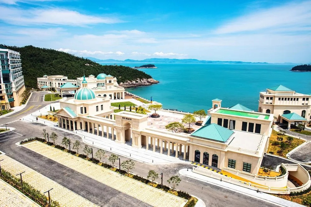 Beach & Waterfront