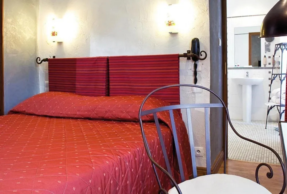 Hôtel Restaurant Les Remparts - Général