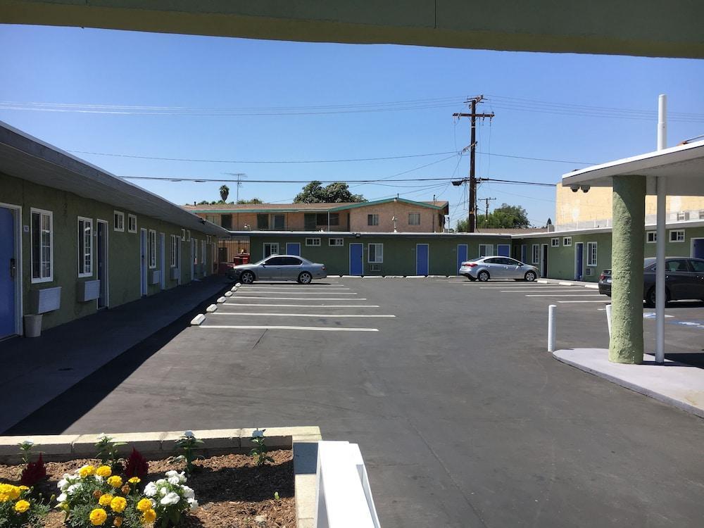 Town House Motel image