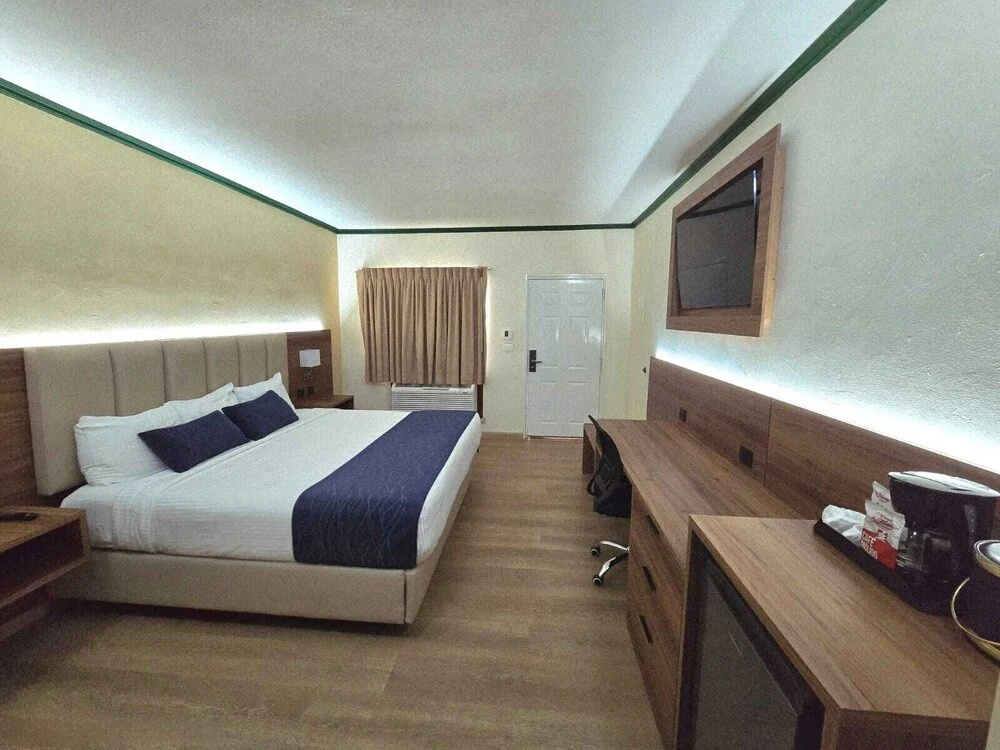 Deluxe Double room (full double bed)