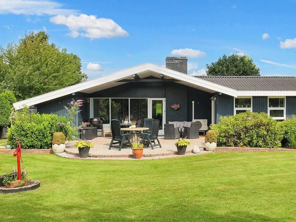 8 Person Holiday Home in Vaeggerlose