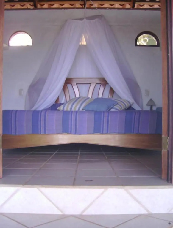 海景高級雙人套房，配有大床