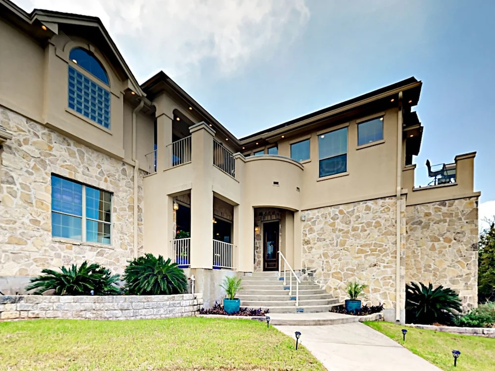8413 Leander - 4 Br Home