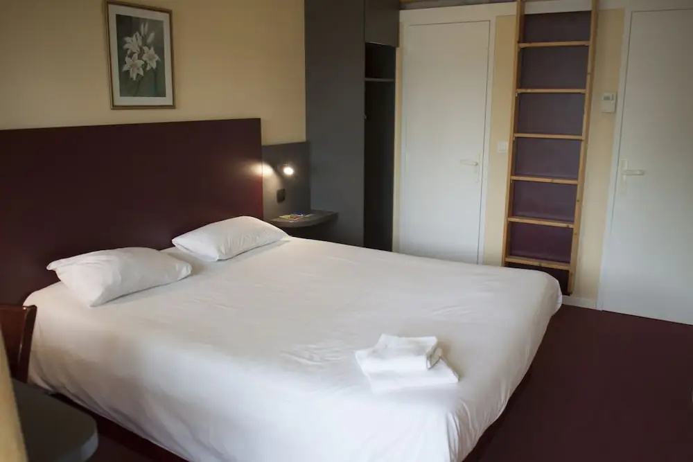 Standard Triple room with garden view