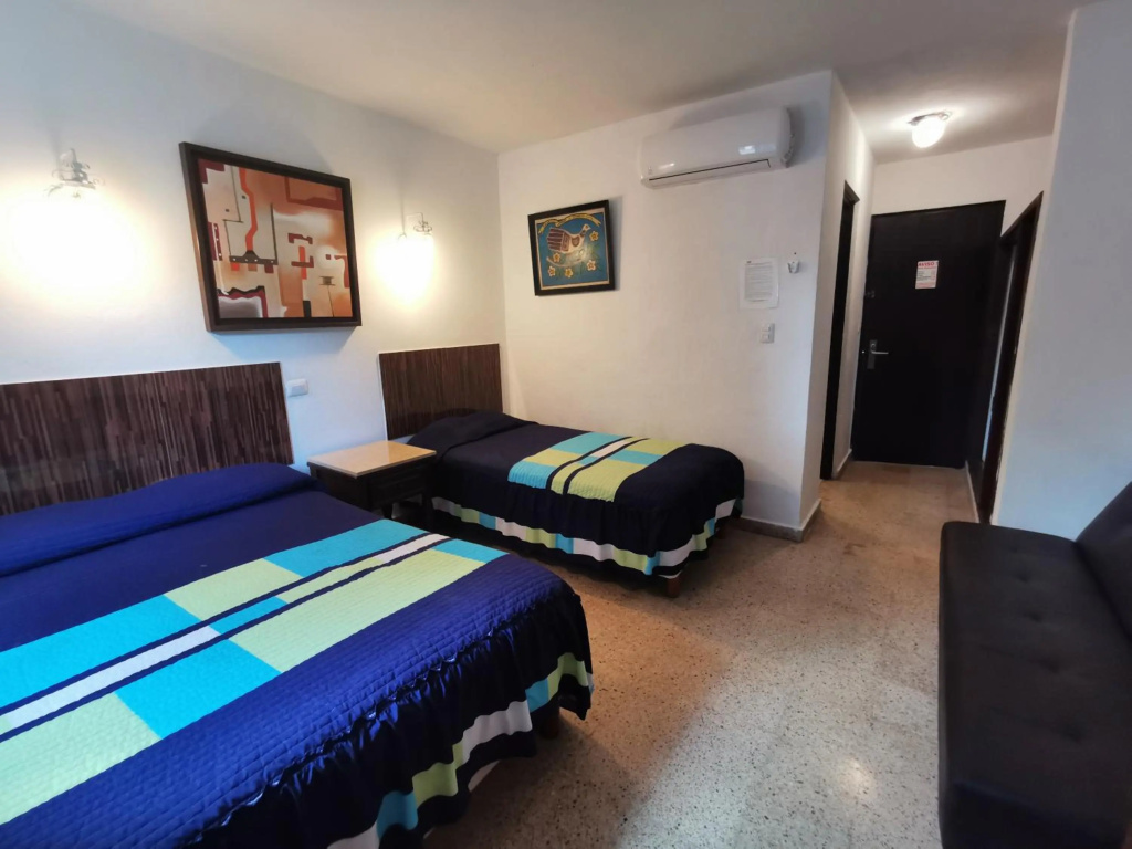Las Dalias Inn — 3