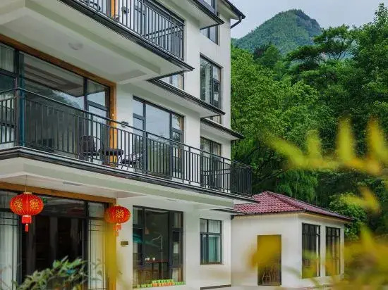 Yuye Xipan Holiday Parent-child Mountain Ye Suxi Meishu (Anji Shenxi Canyon Drifting Store)