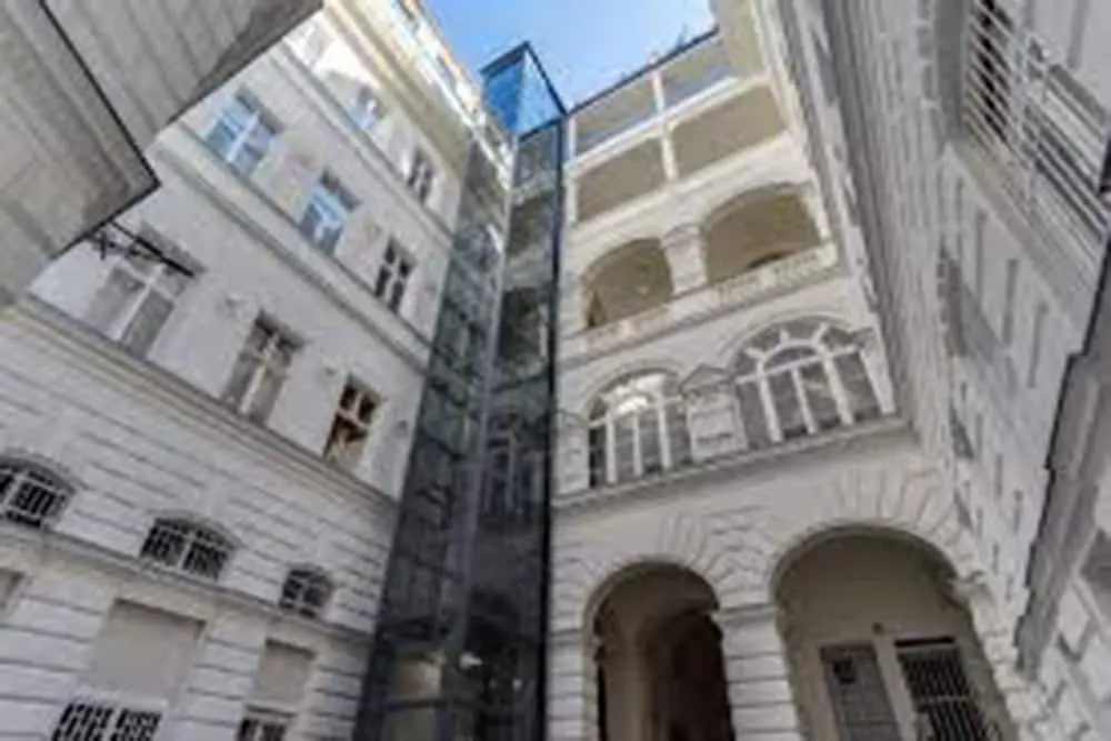Large Central Apartments Kálmán Imre