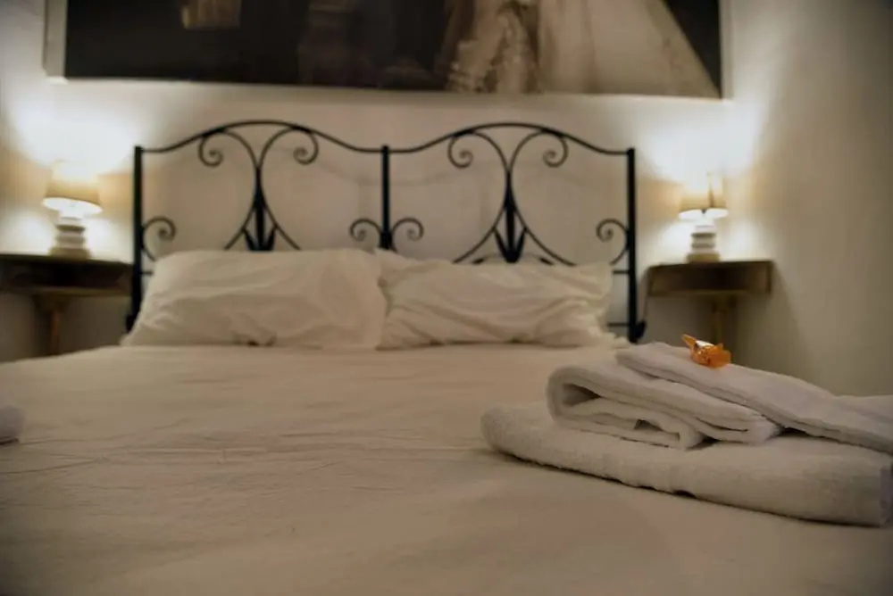 Classic Double room with balcony (full double bed)