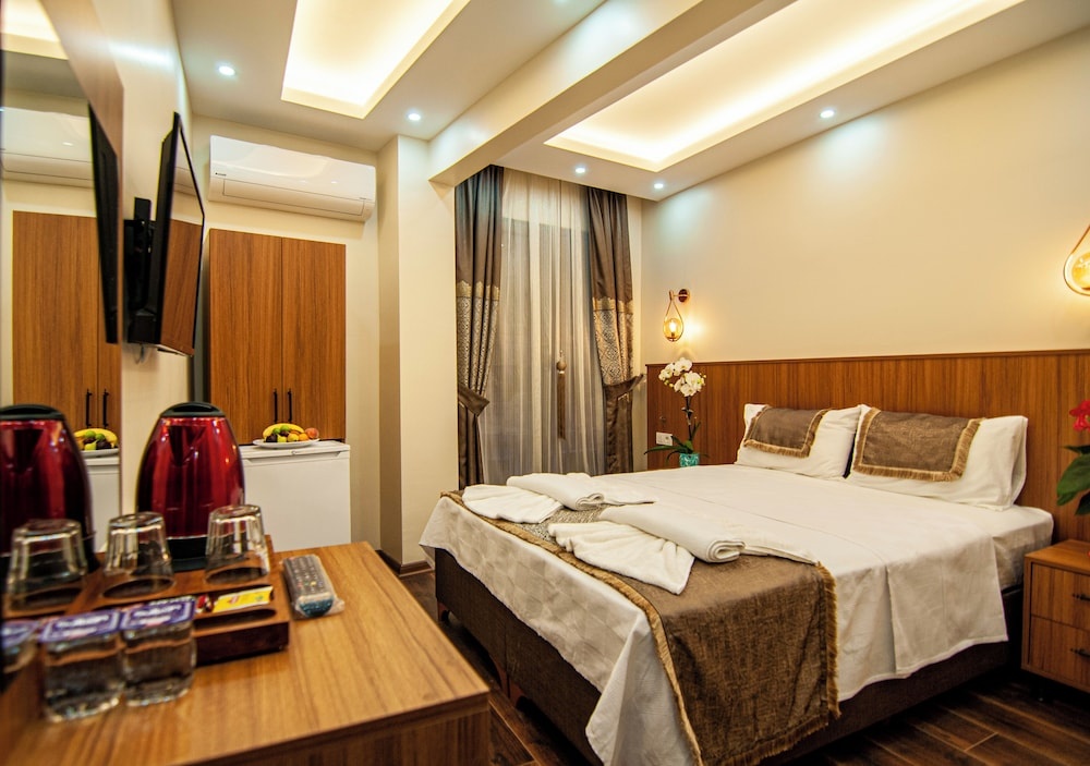 By Historial Hotel — 3