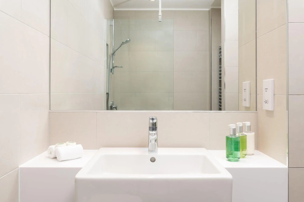 The Lincoln Suites - 5