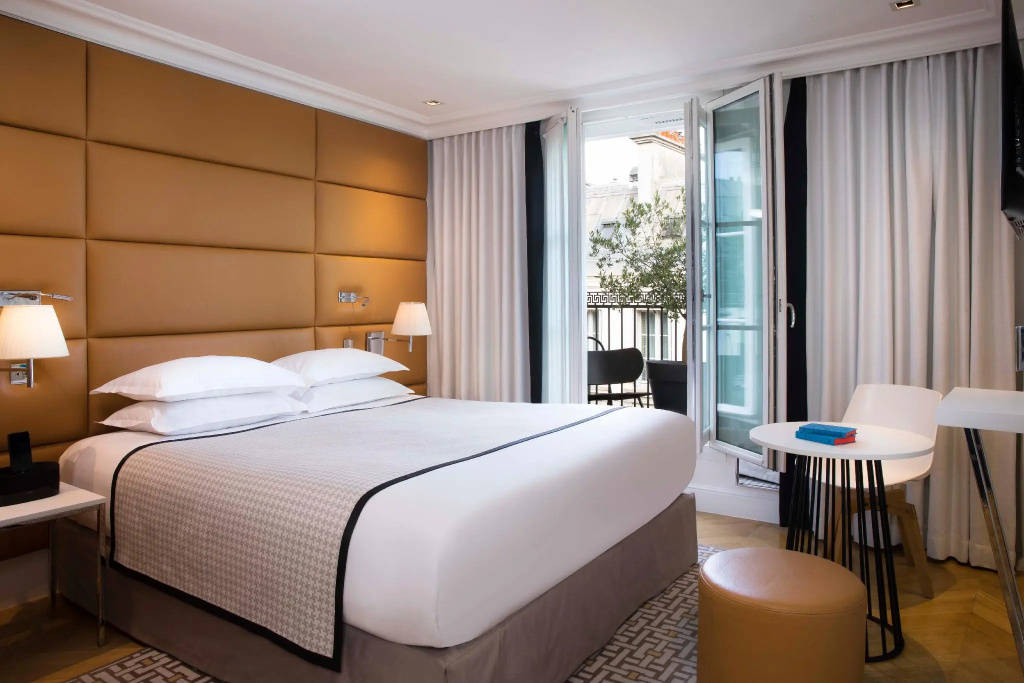 Hotel R de Paris 91