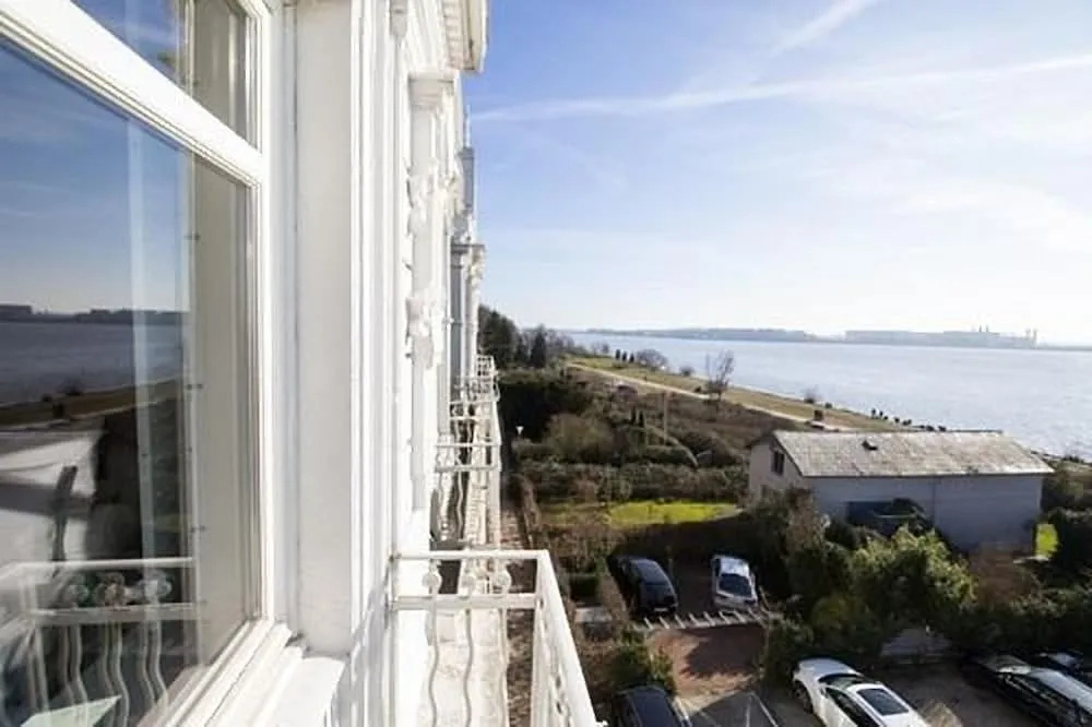 Balcony & Terrace