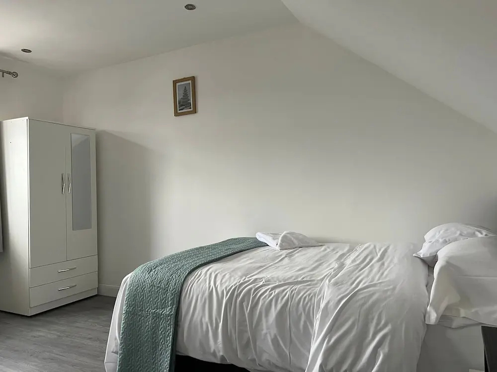 Remarkable 1-bed Studio Apartment in Redbridge
