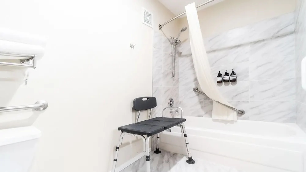 Comfort room