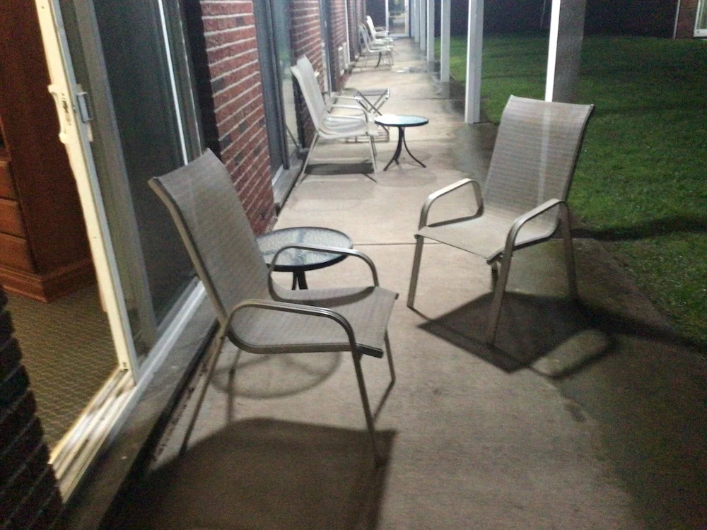 Colonial Brick Inn & Suites - фото 6