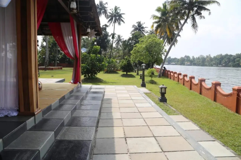 Alaya Stays Palm Dale Heritage Backwater Retreat