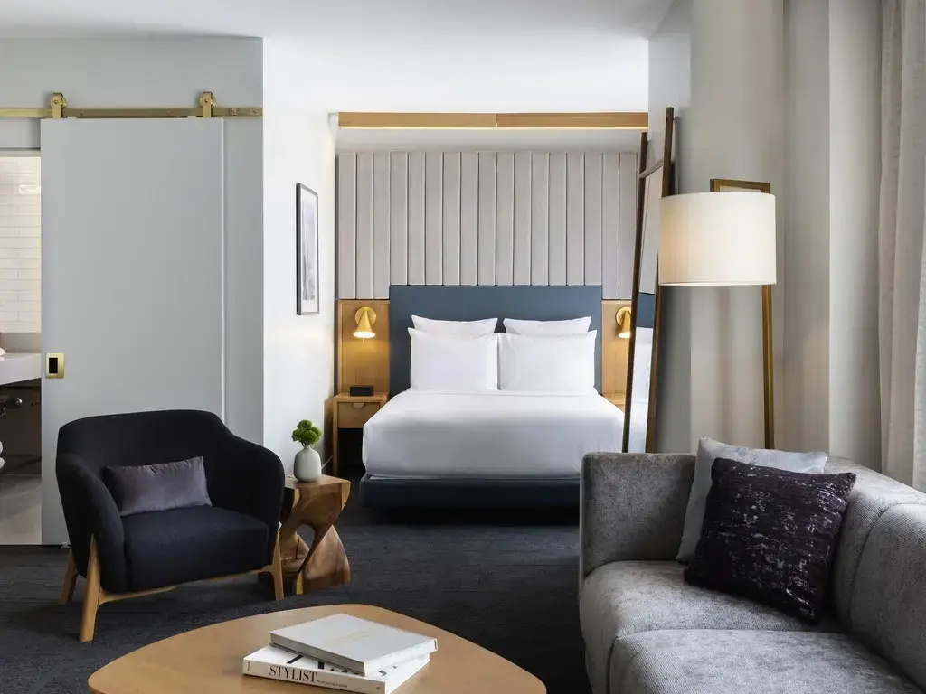 Deluxe Suite