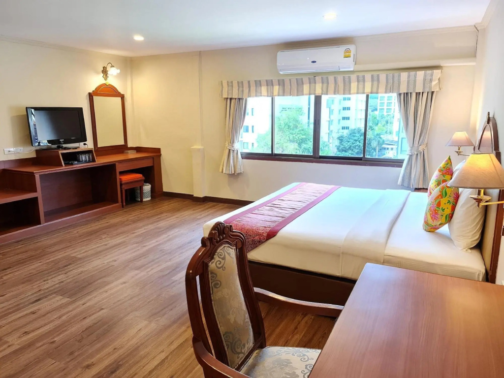 Sabai Inn — 5