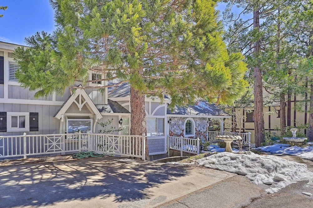 'ridgeline Retreat' w/ Mountain Lake Views!