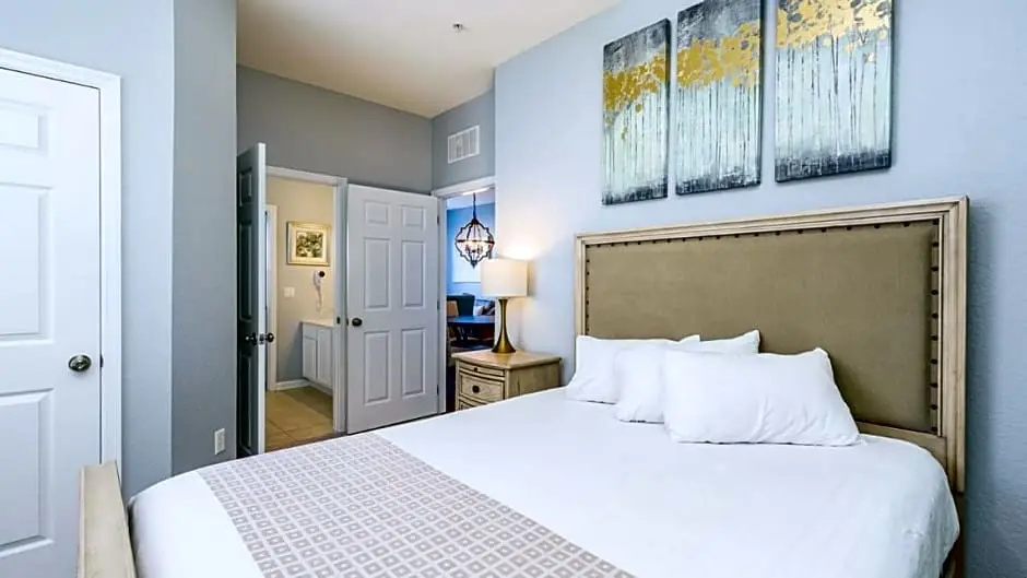 2 Bedrooms Deluxe Condo