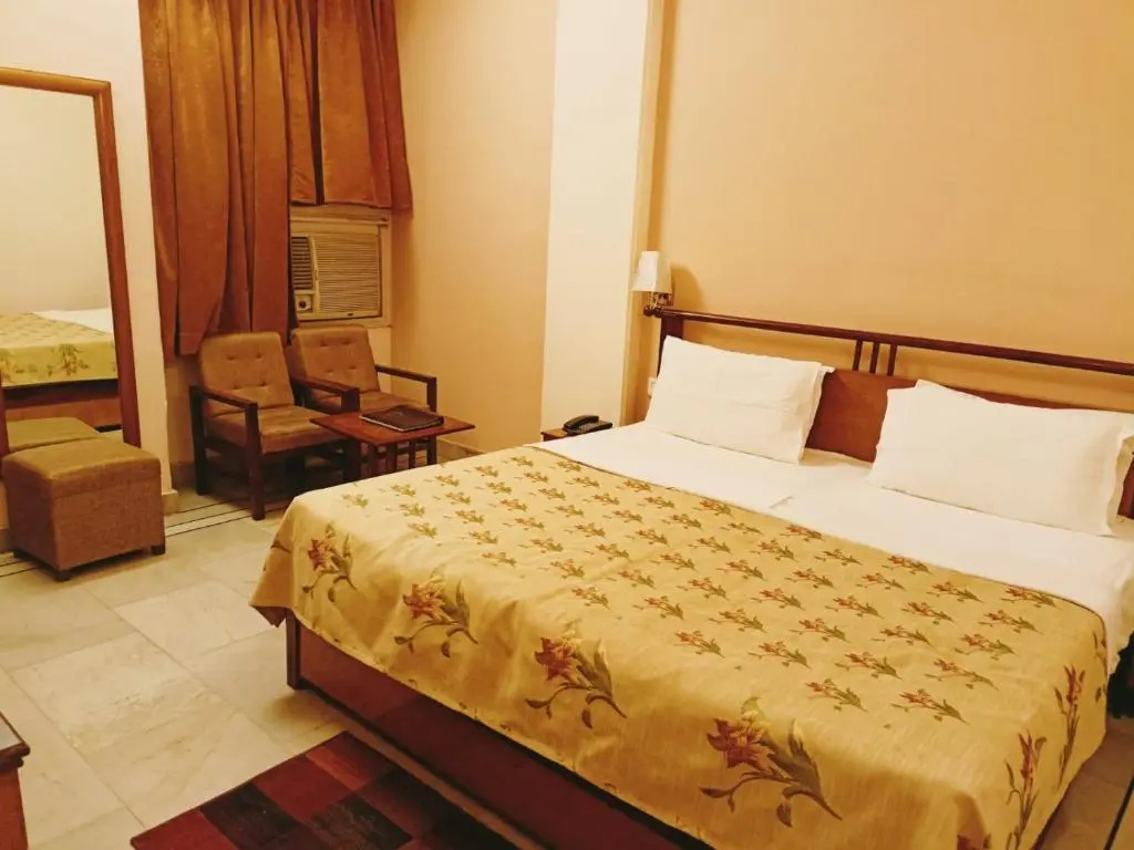 Deluxe Double room (full double bed)