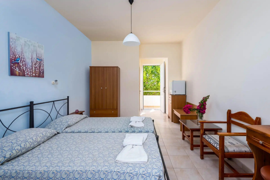 Standard Double room (full double bed)