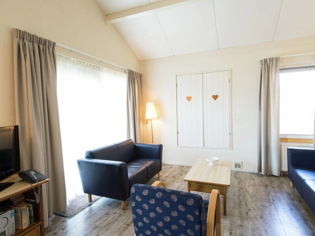 Comfortable Bungalow With Dishwasher Near the Beach