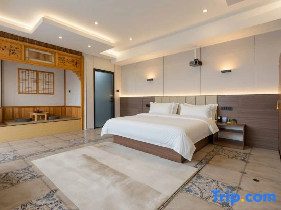 Deluxe Double Family room (full double bed)