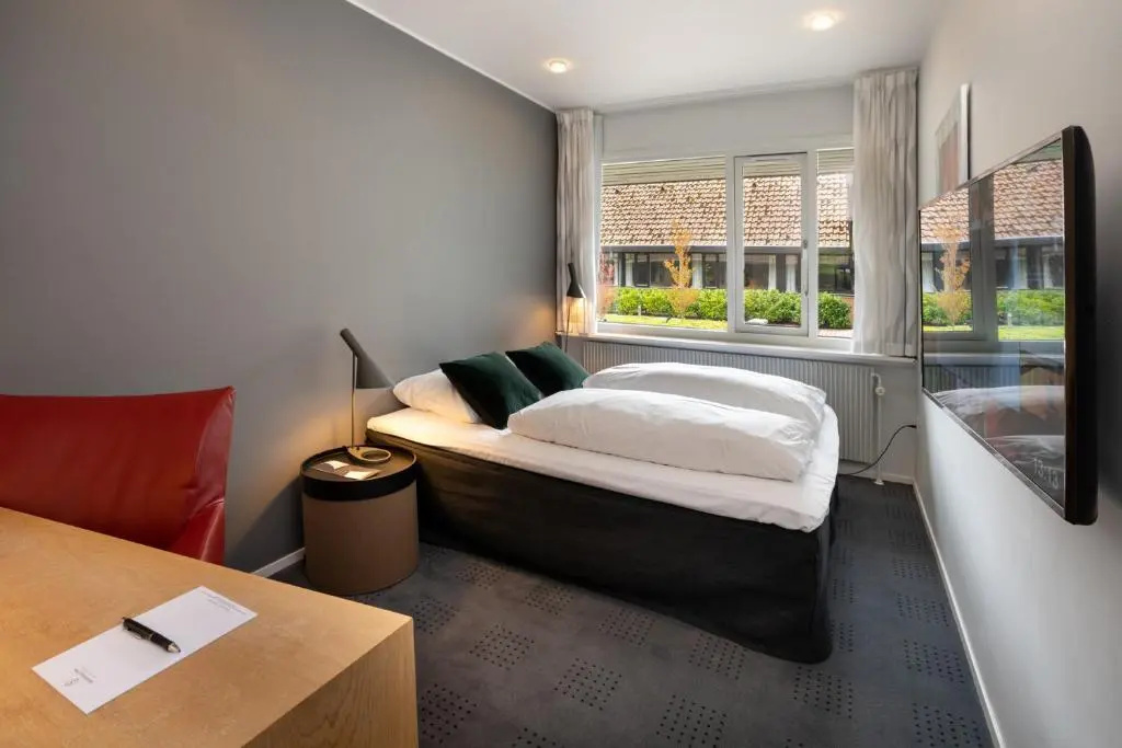 Economy room