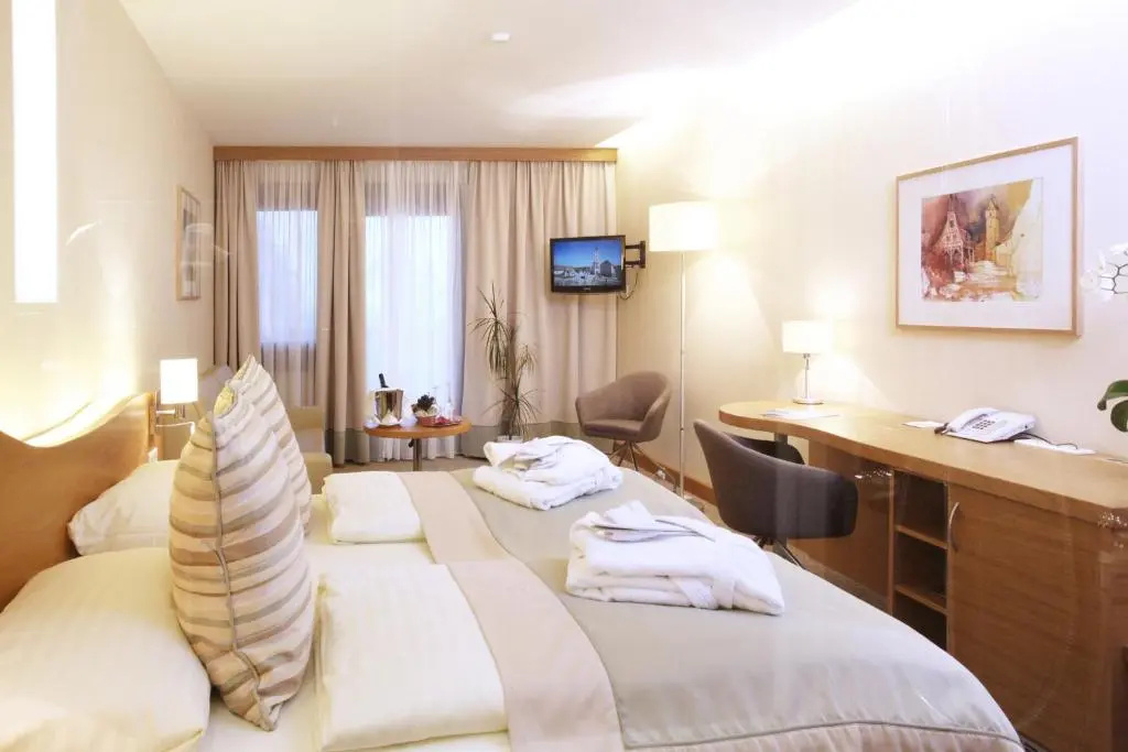 Comfort Double room with lake view full double bed