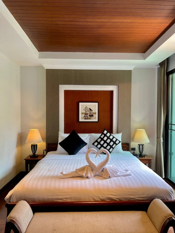 Standard room with pool view