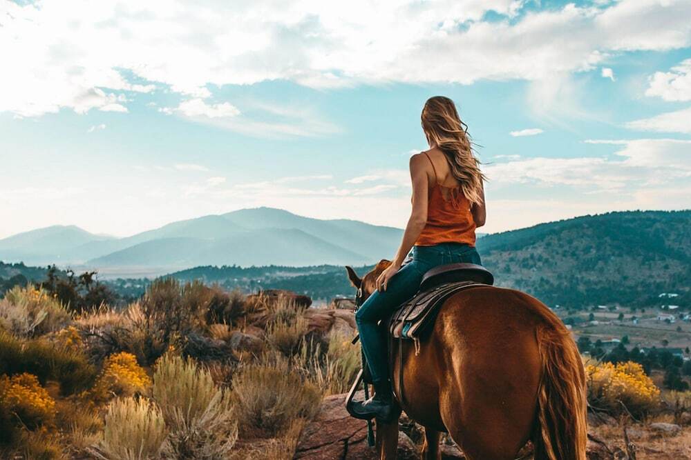 Horseback riding in Diamond Lake