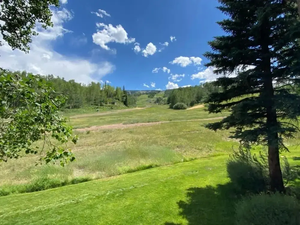 3 BR Penthouse w Hot-tub -mountain Views