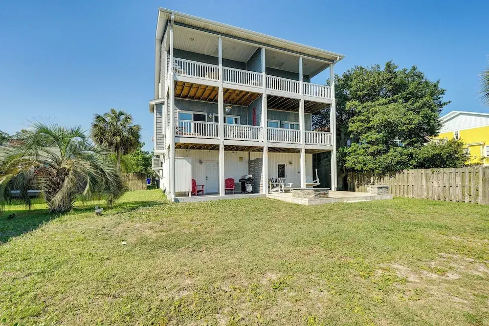 Carolina Beach Lakefront House: Walk to Beach!