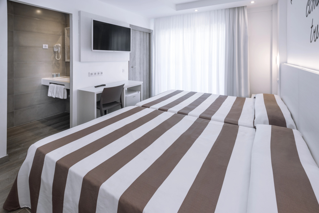 Hotel Oasis Park Splash photo 4