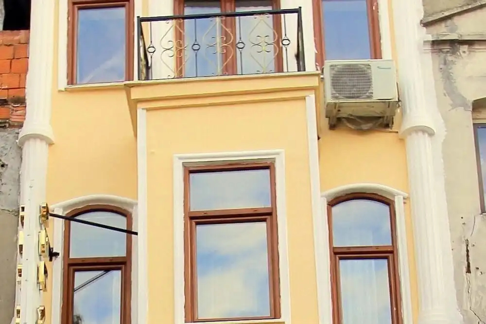 MAXi HOTEL