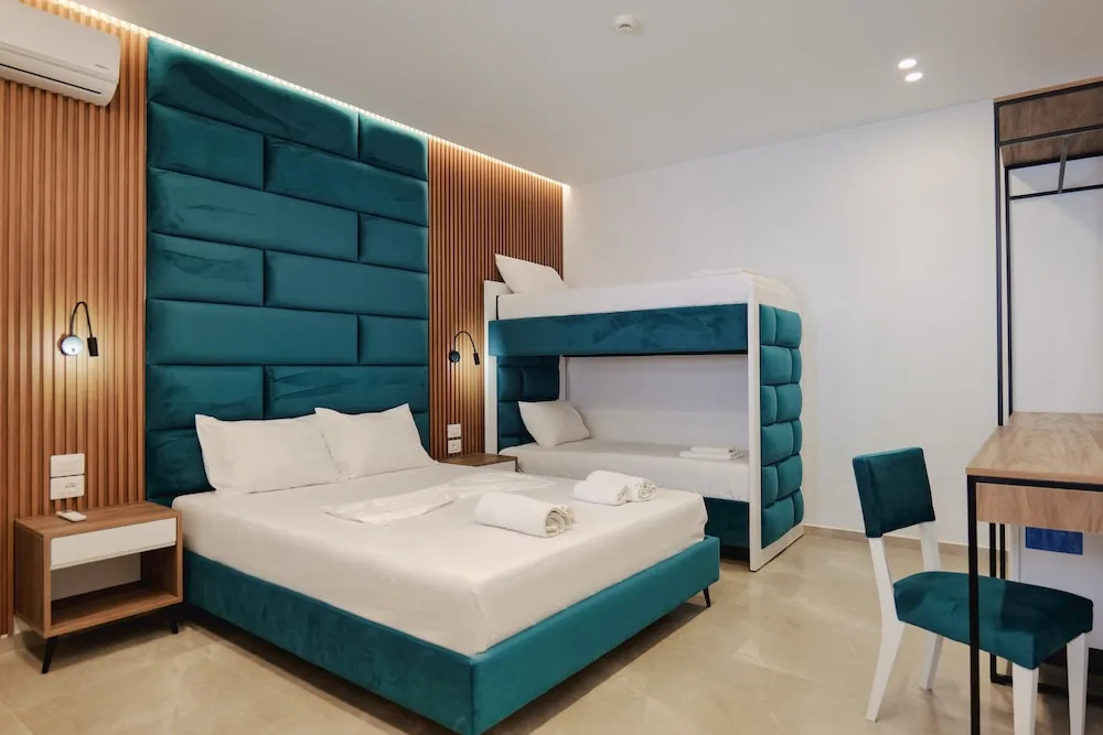 Deluxe Quadruple room