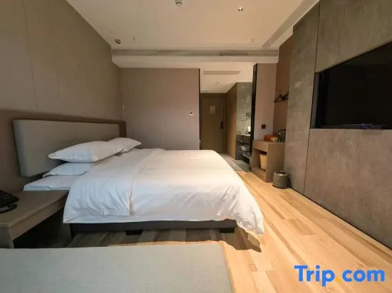 Standard Double room with river view (full double bed)
